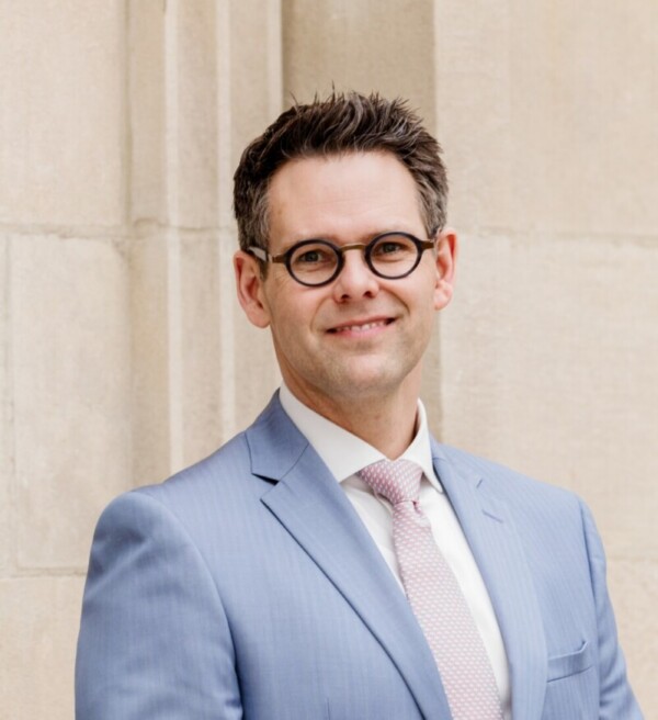 Headshot of Dr. Jeffrey Gaines, new CMO of Thundermist.